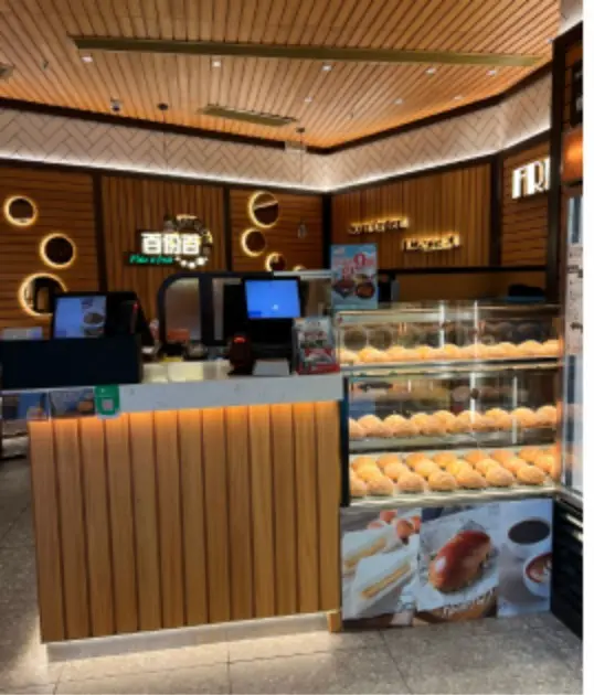 Cafe 100% (V Walk) — photo 2