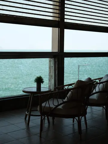 Seaview Cafe (Warwick Hotel) — photo 4