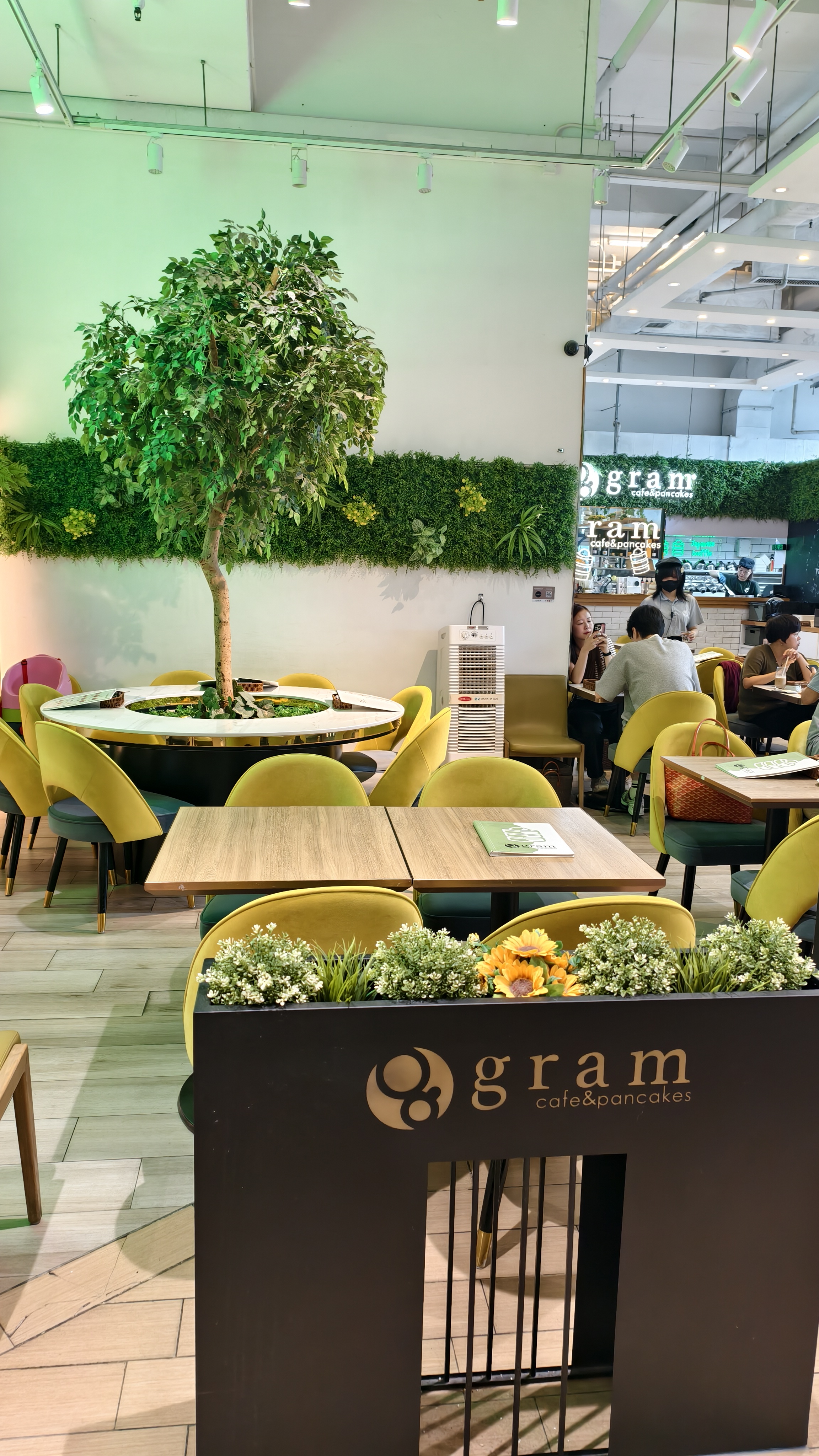 gram cafe & pancake — photo 1