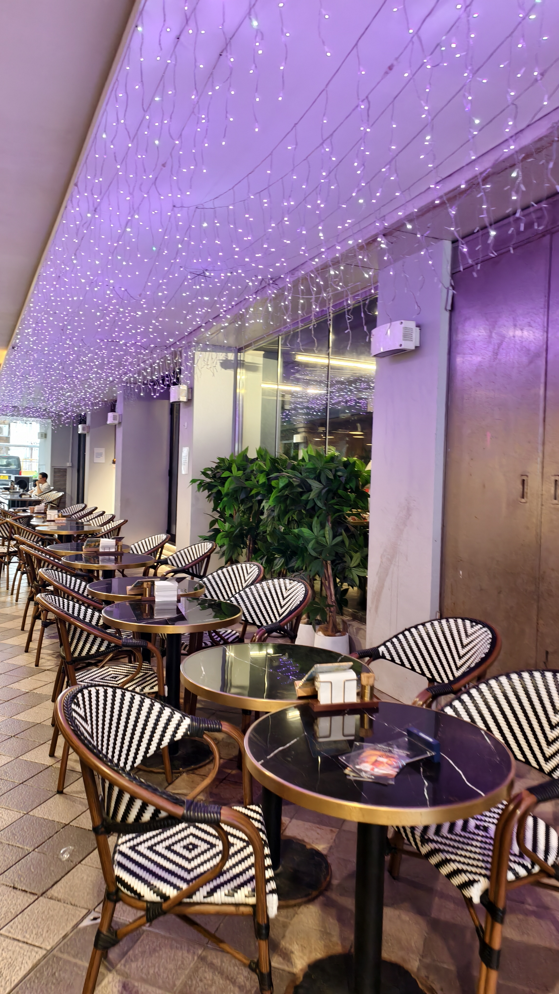 Luna Bar & Restaurant — photo 2