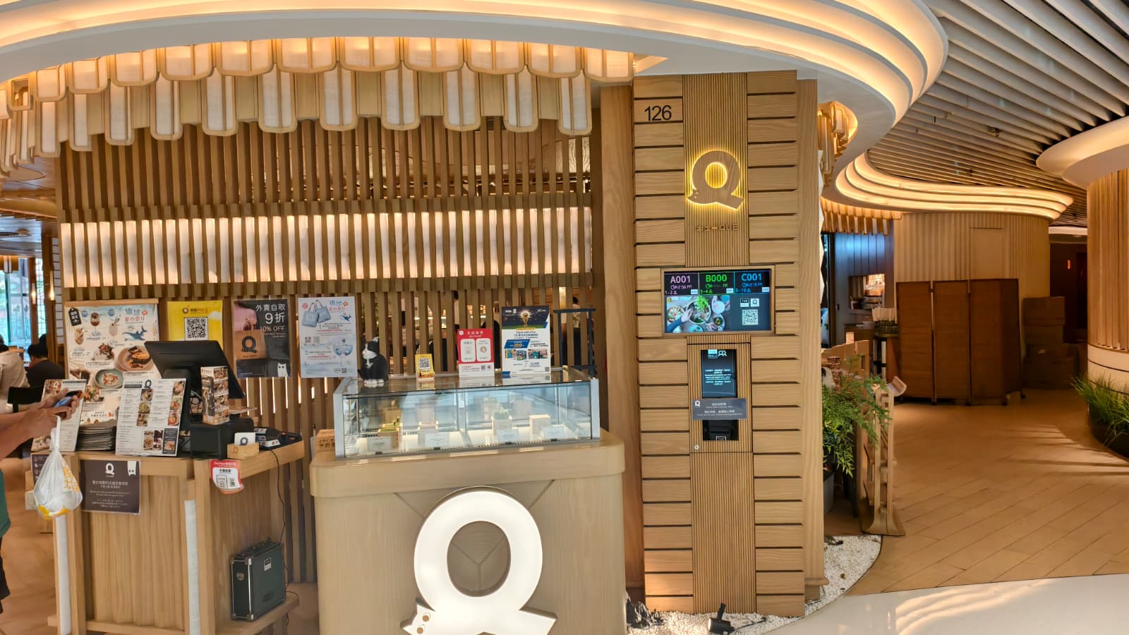 QUE (New Town Plaza) photo 3