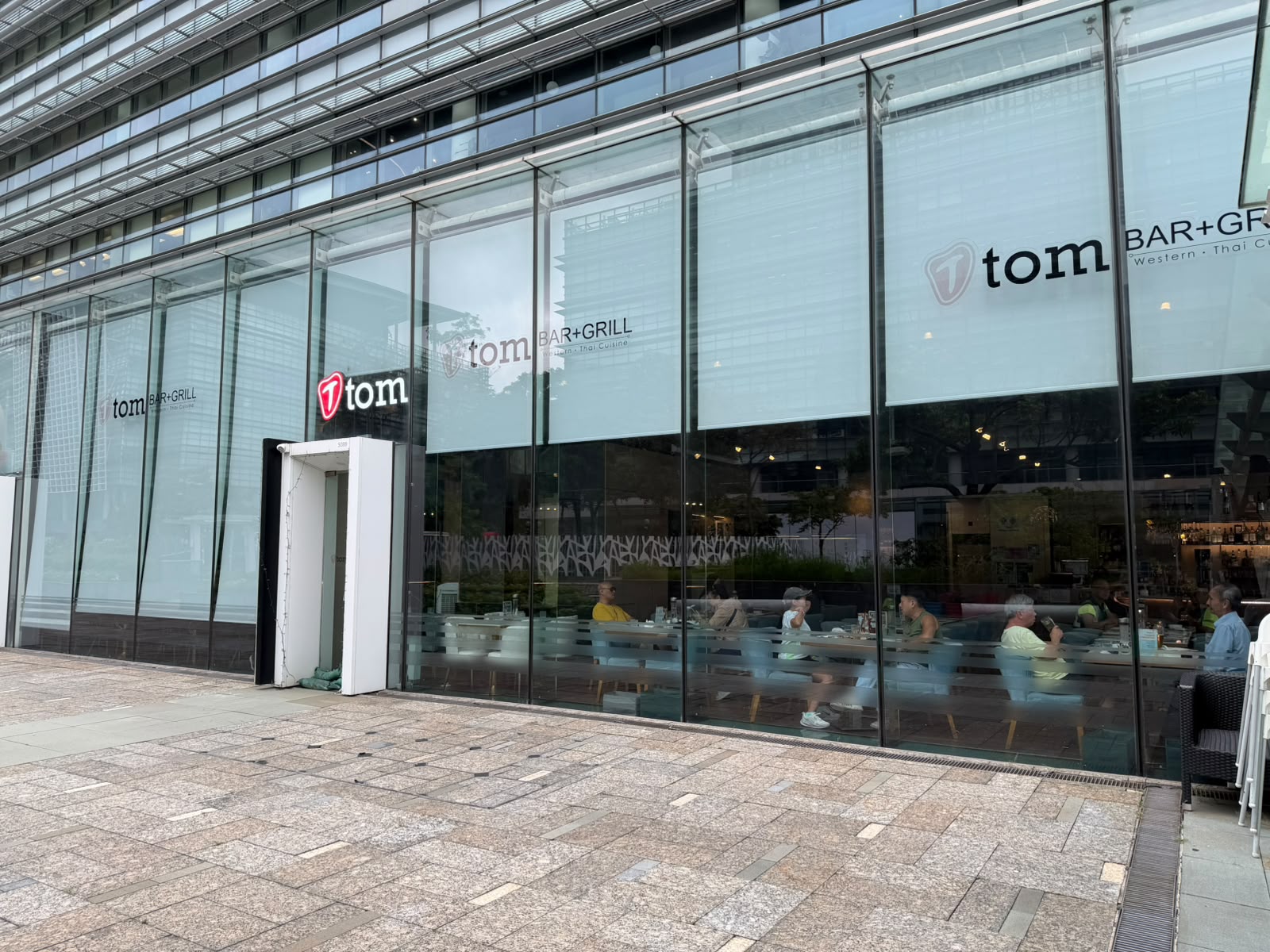 Tom Bar & Grill — photo 1