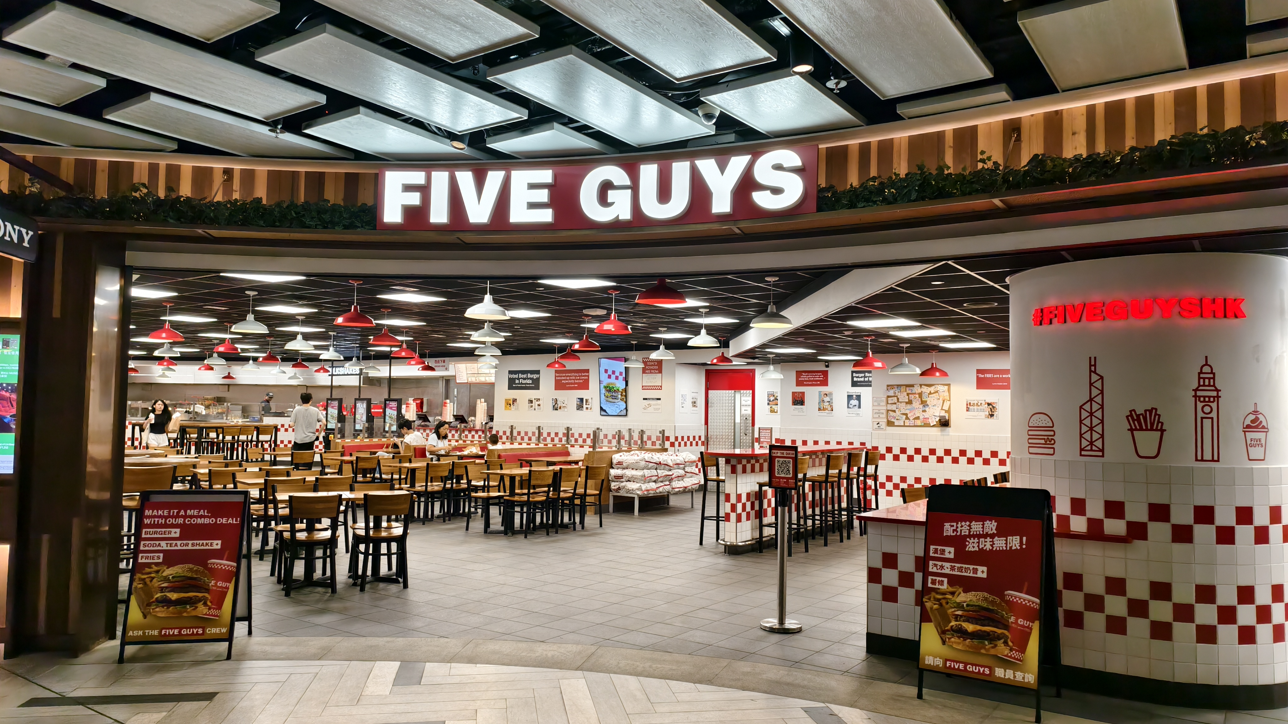 Five guys(K11 MUSEA) — photo 1