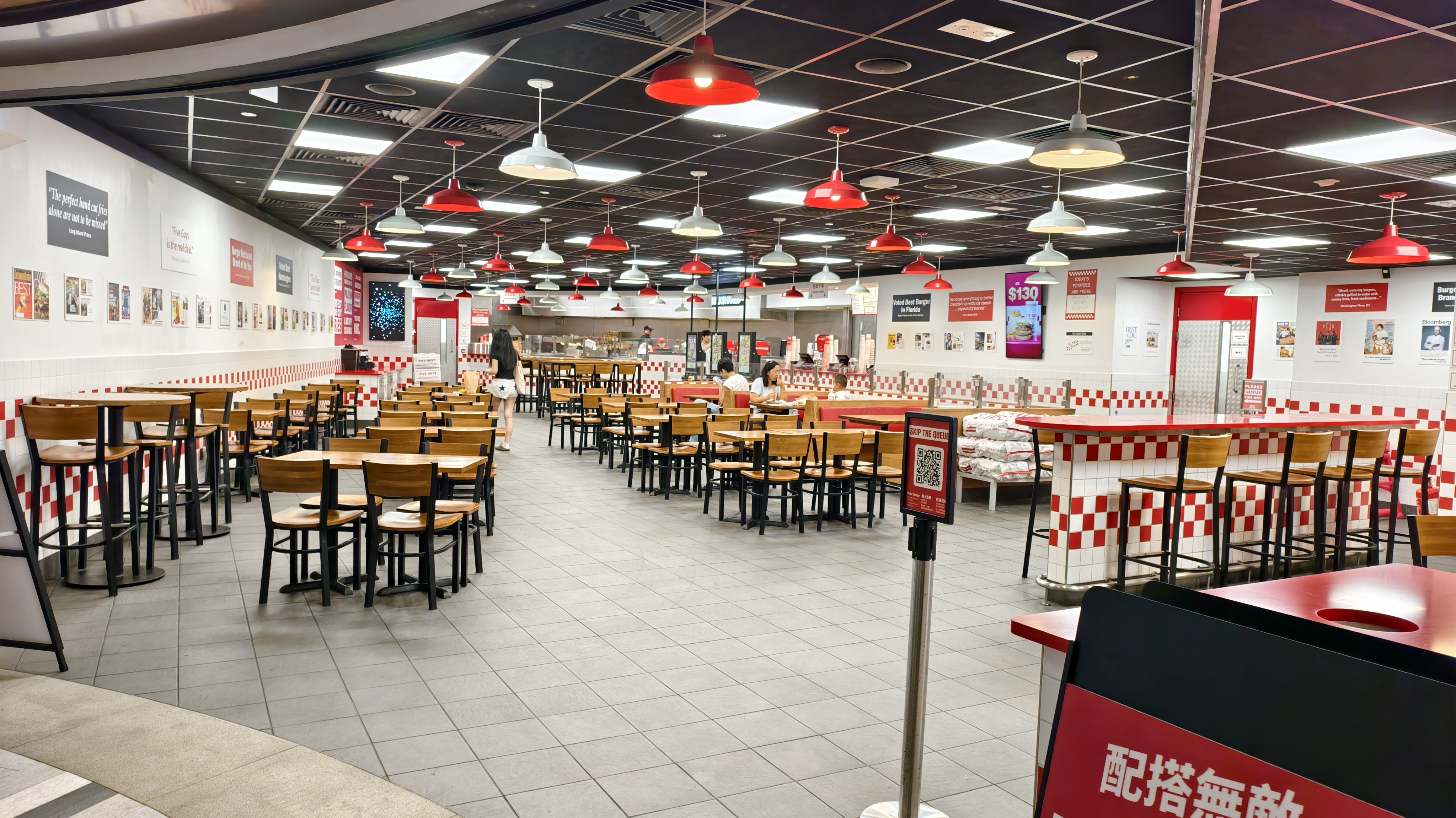Five guys(K11 MUSEA) — photo 3